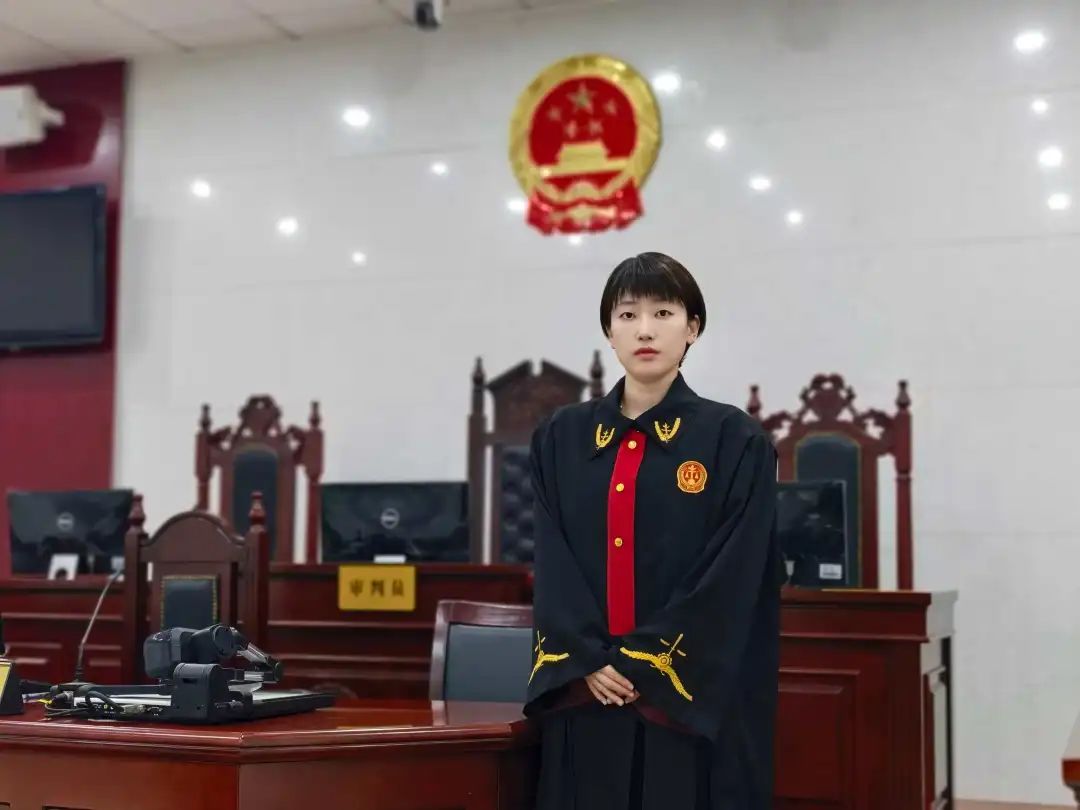 一声“庭长！” 总能唤来一个纤瘦有力的身影