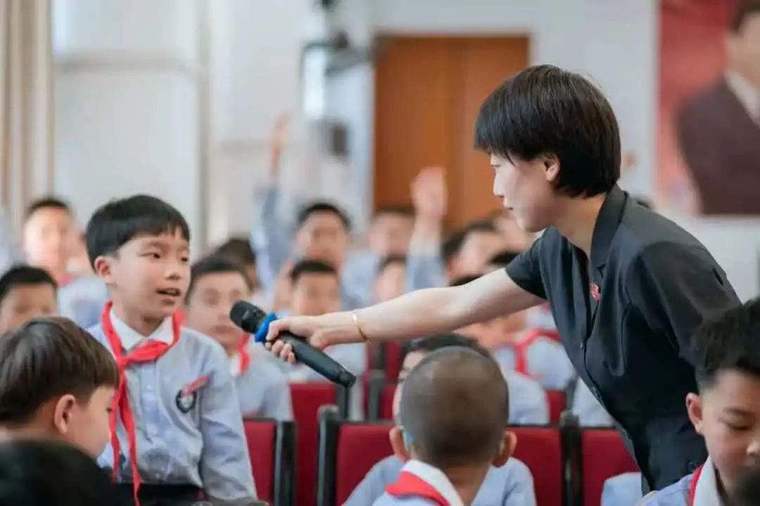 一声“庭长！” 总能唤来一个纤瘦有力的身影