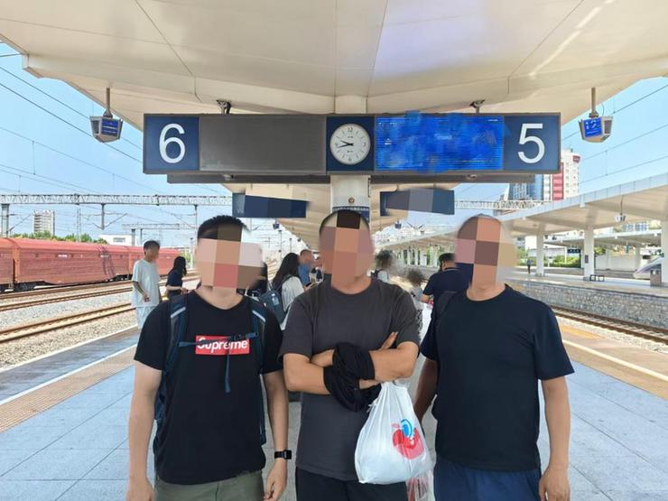拍案丨关注网络安全之二：换脸、代过、写代码……AI很“忙”，别当法“盲”！