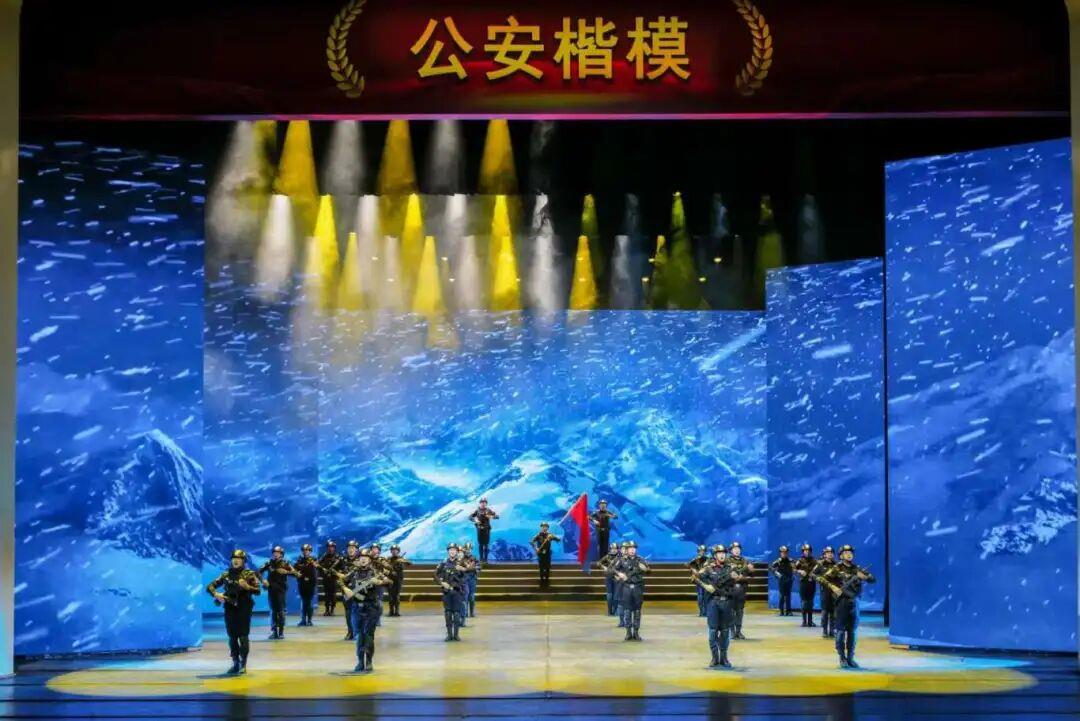 排依克边境派出所先进事迹发布仪式专题节目《花儿为什么这样红》今晚播出