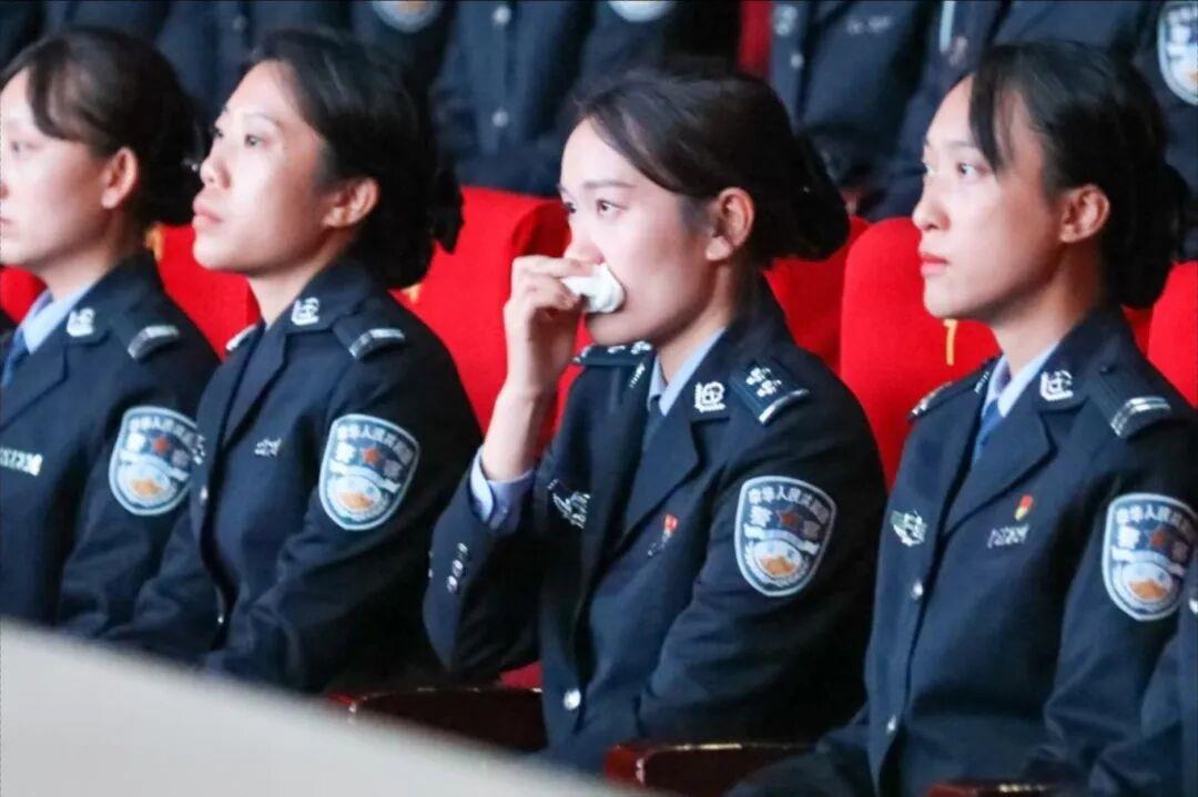 排依克边境派出所先进事迹发布仪式专题节目《花儿为什么这样红》今晚播出