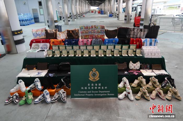 港澳及内地联合打击跨境转运冒牌货物 香港海关侦破18宗案件