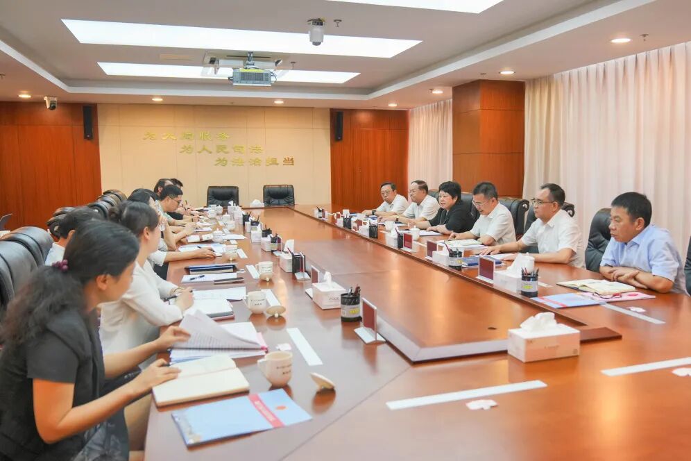 厦门市法检“两院”召开2025年度工作交流会商会 共促司法公正