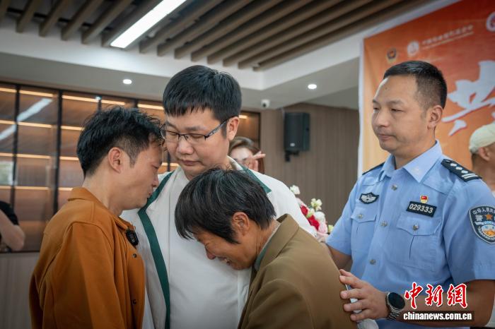 男童被拐36年后终与家人在四川绵阳相认