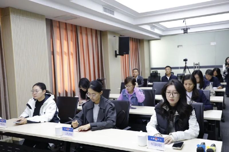 内蒙古自治区司法厅举行“扫码入企”系统推广应用新闻发布会