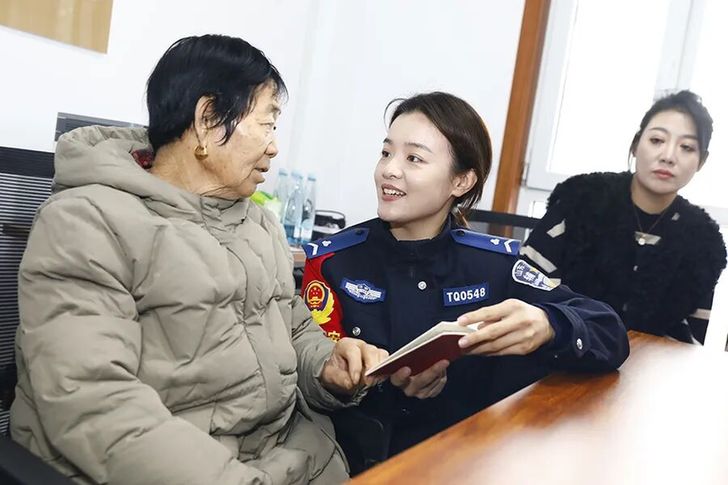 “低价旅游团”？“养生直播？”敬老反诈小课堂开始啦！