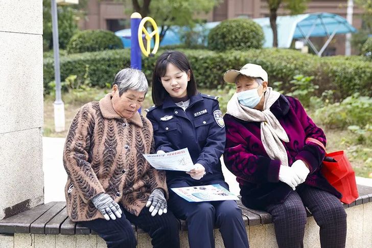 “低价旅游团”？“养生直播？”敬老反诈小课堂开始啦！