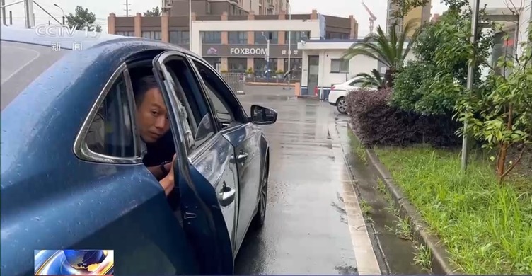 法治在线丨突然开门下车酿悲剧 “开门杀”法律责任如何界定？