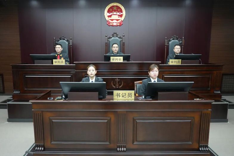 黑龙江省人大常委会原党组成员、副主任李显刚受贿、贪污案一审宣判