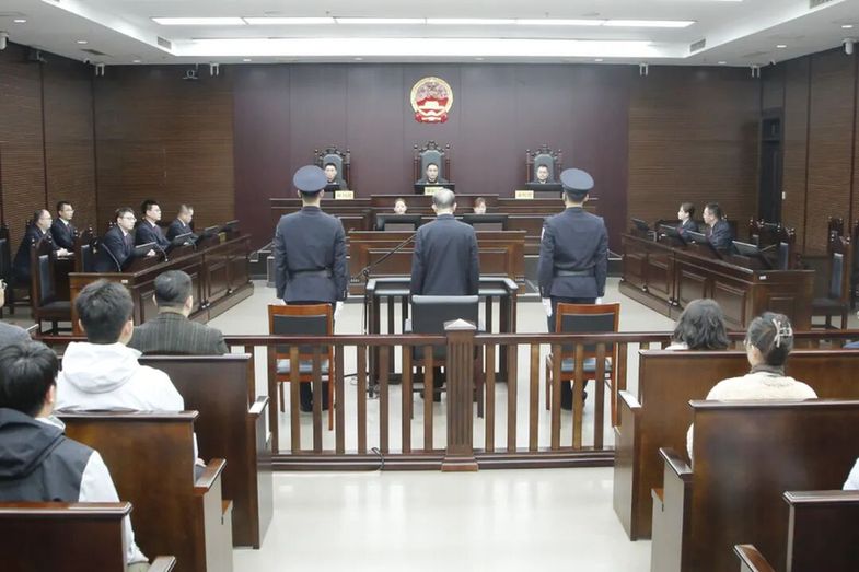 黑龙江省人大常委会原党组成员、副主任李显刚受贿、贪污案一审宣判