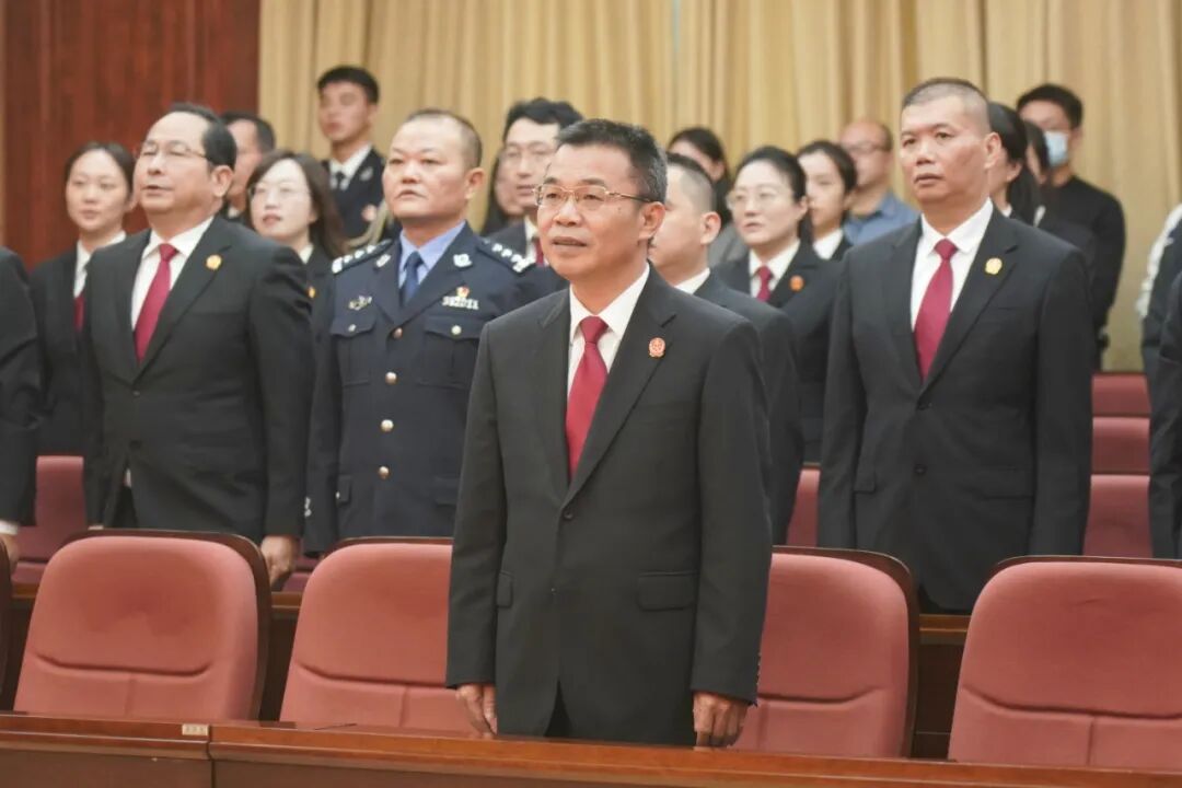 “宪”在宣誓!光荣与责任相拥