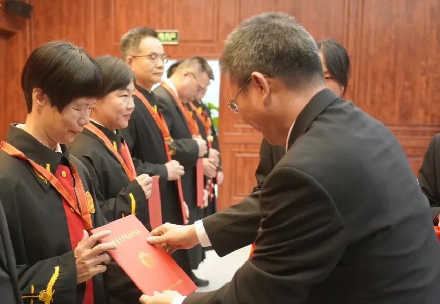 “宪”在宣誓!光荣与责任相拥