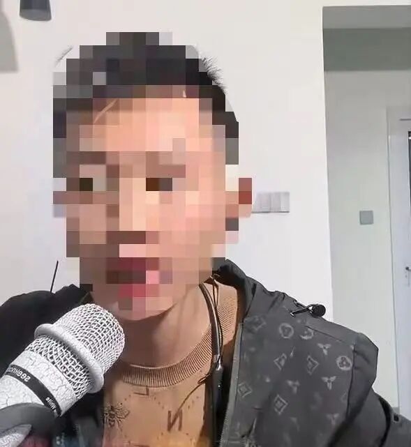 男子为博流量直播中辱警挑衅 警方依法查处