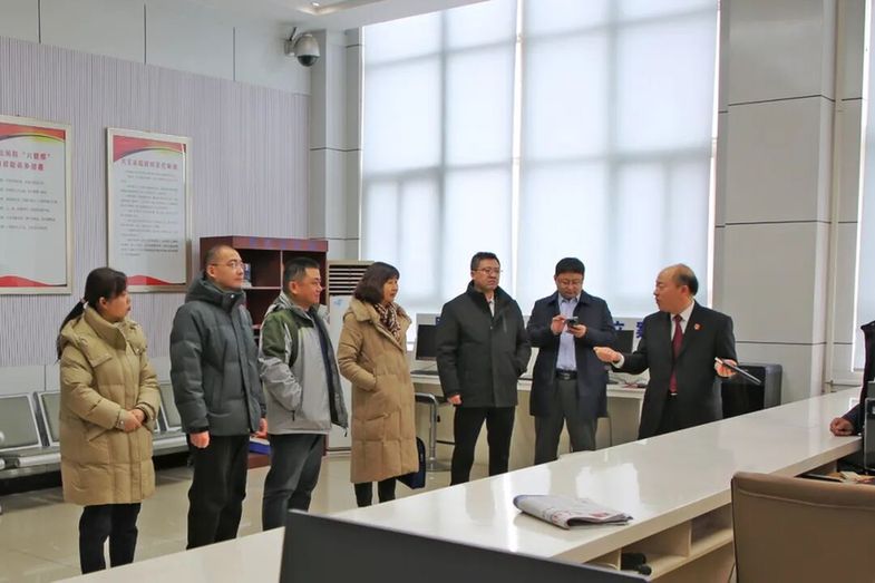 岂伊地气暖 自有岁寒心——一位法庭法官的执著与坚守 岂伊地气暖 自有岁寒心——一位法庭法官的执著与坚守