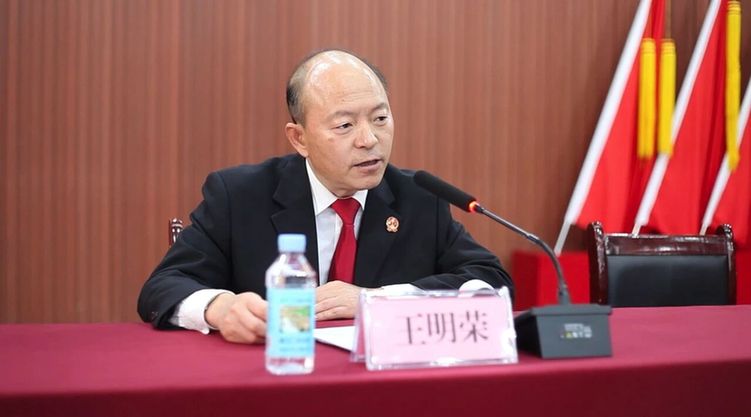 岂伊地气暖 自有岁寒心——一位法庭法官的执著与坚守 岂伊地气暖 自有岁寒心——一位法庭法官的执著与坚守