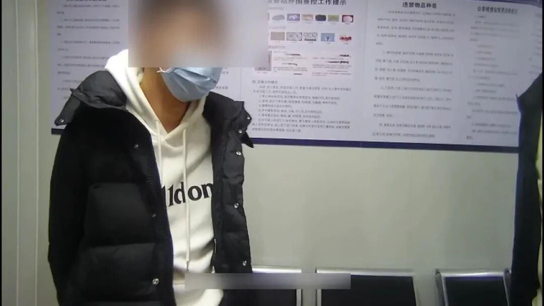 看到立即报警!这种小卡片竟是电诈引流工具