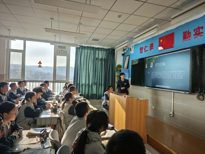 济南农商银行南山支行开展“反诈知识进校园 金融守护伴成长”主题宣传活动