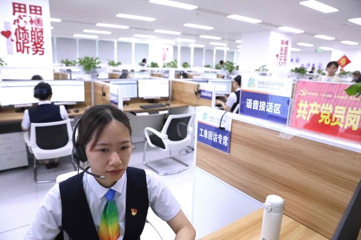 减负增效添干劲 实干担当谱新篇——2025年以习近平同志为核心的党中央整治形式主义为基层减负综述