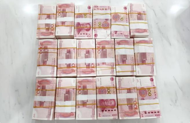 拱北海关查获一旅客违规携带36万元人民币出境