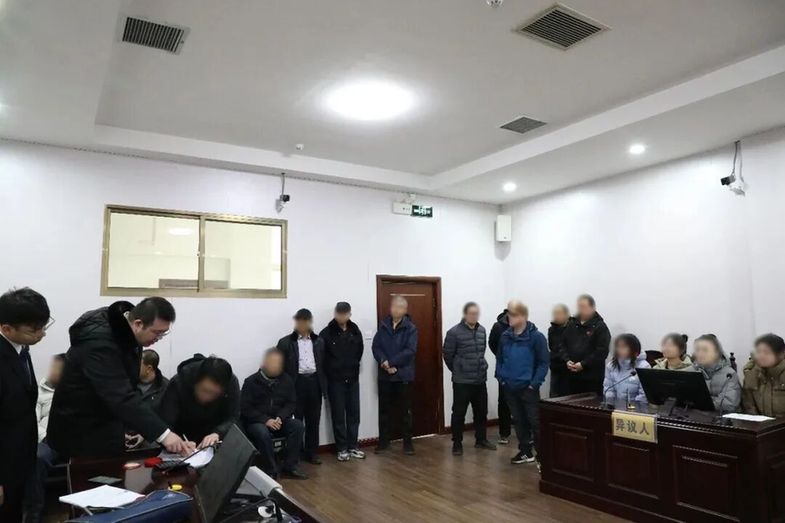 小学生课间嬉闹磕断牙,学校要不要担责? 图片