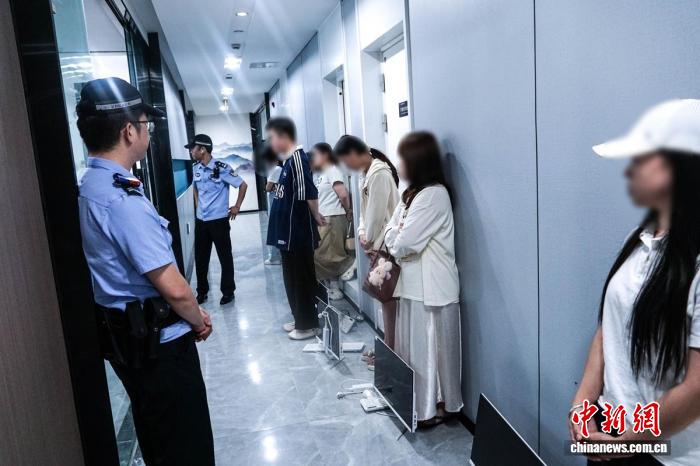 成都警方打掉一保险诈骗犯罪团伙 涉案金额达1500万元