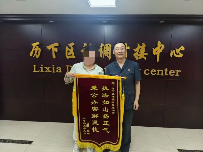 李景龙:用“五心”焐热信访路,做来访群众的 “贴心人”