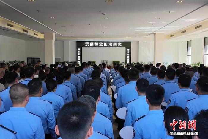 痛心!54岁交警田浩因公牺牲,最后一刻他仍在工作