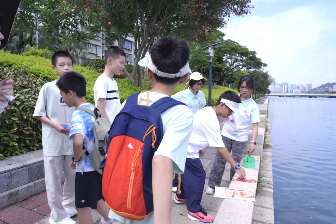 筼筜湖畔,少年偕青绿同行