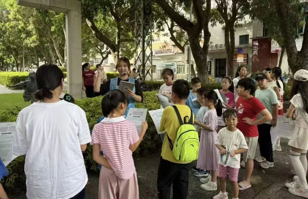筼筜湖畔,少年偕青绿同行