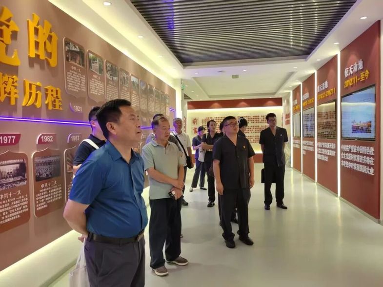 云南红河中院开展“学习英模精神 助推经济发展”青年干警学习交流活动
