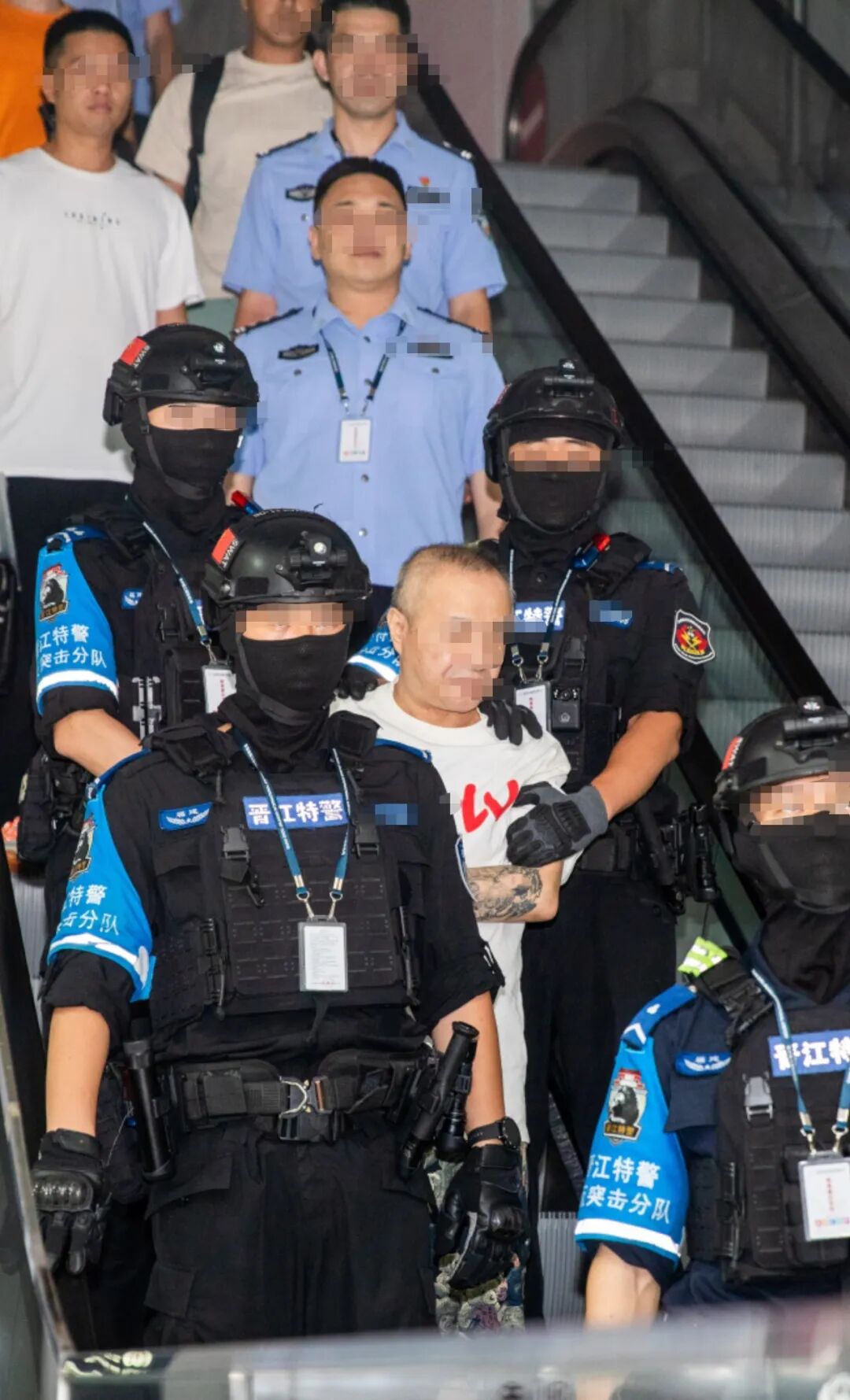 在菲绑架团伙头目邱某某被成功遣返回国