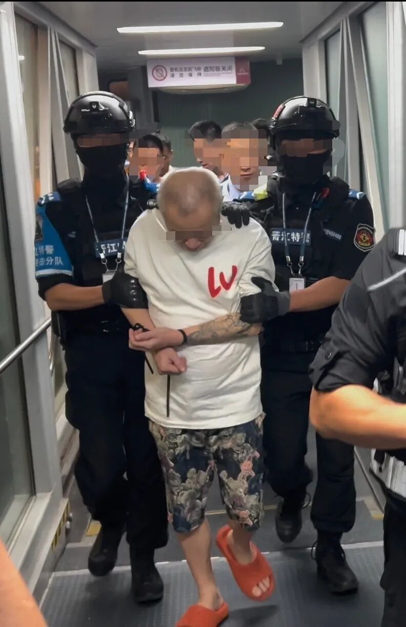 在菲绑架团伙头目邱某某被成功遣返回国