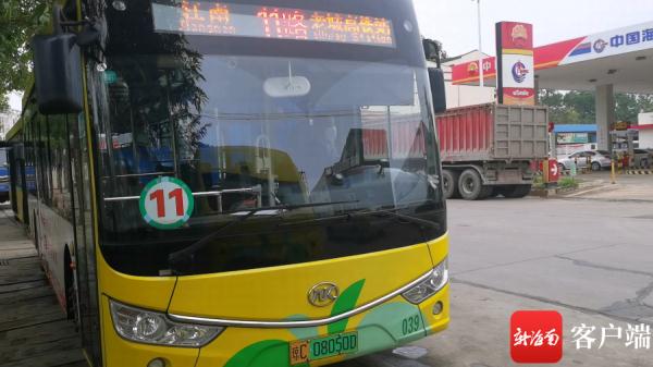 新春走基层澄迈公交司机冼宏京节假日坚守岗位为乘客服务