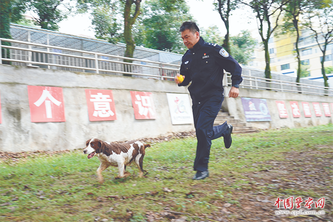 何士涛：与犬共“舞”的别样刑警