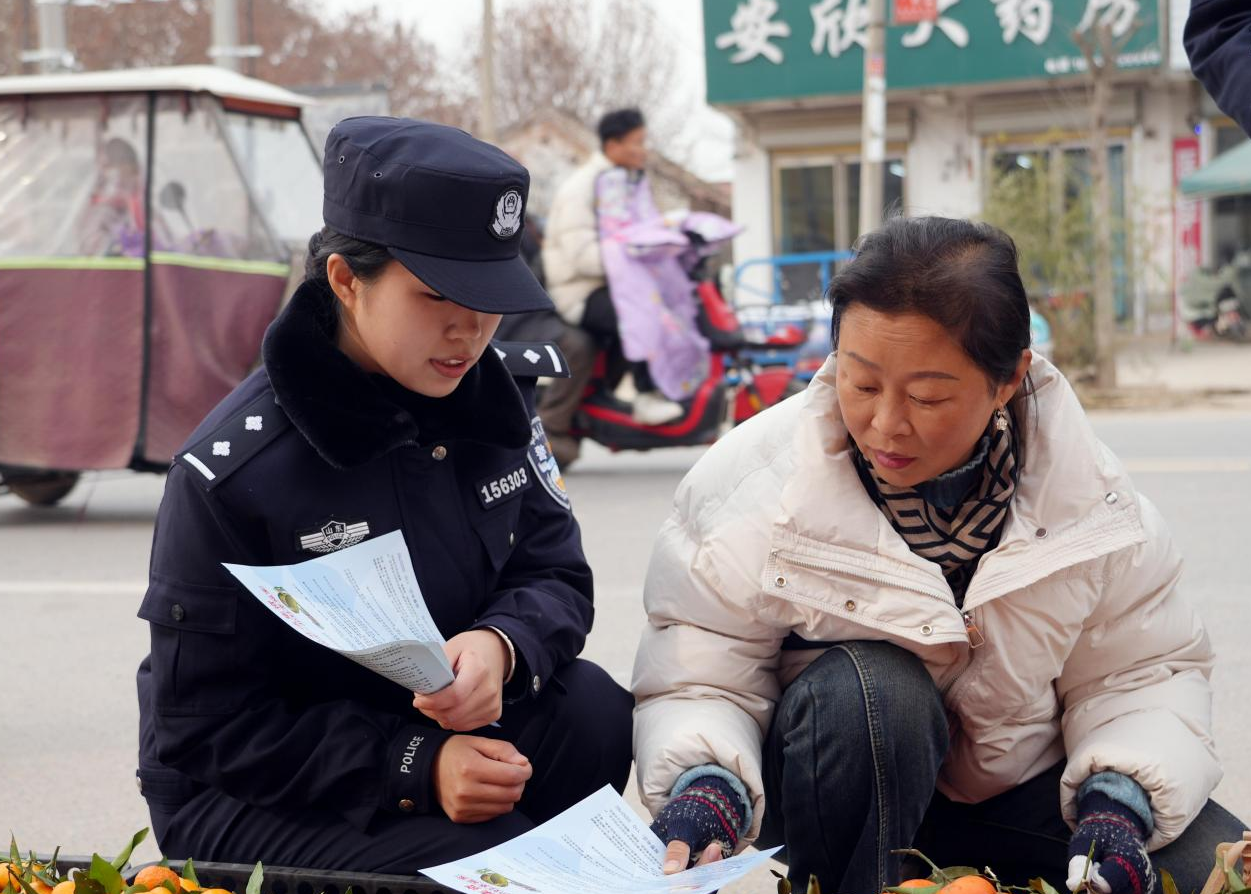 菏泽市成武县公安局经侦大队开展打击和防范经济犯罪宣传活动