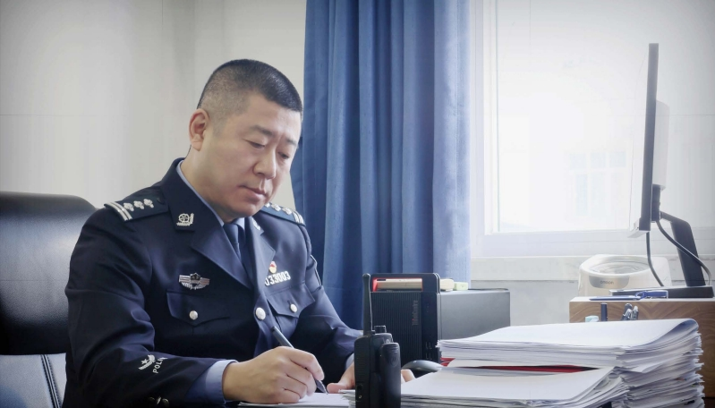 先锋人物——张燕生：一盏警灯映初心 创新治理暖民心