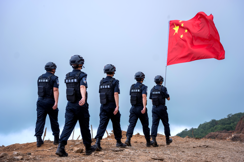 云南普洱公安：国门利剑斩毒链 边境铁壁护净土