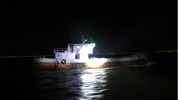 浙江温州海警深夜查获一起海上走私冻品案