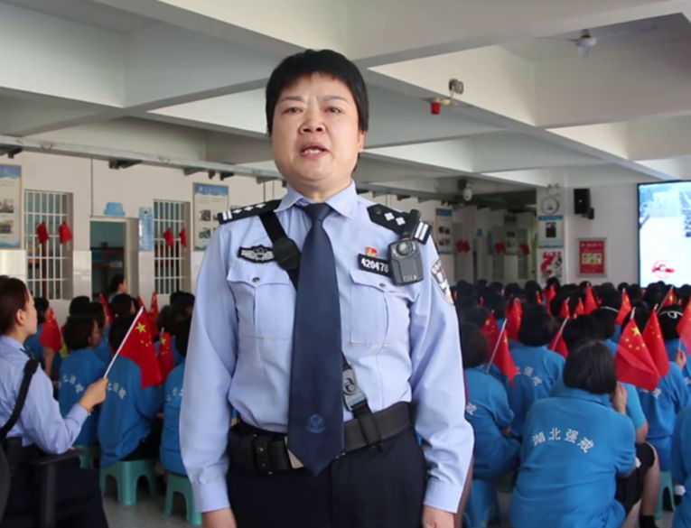 武汉市司法局系统干警职工观看纪念中国人民抗日战争暨世界反法西斯战争胜利80周年大会