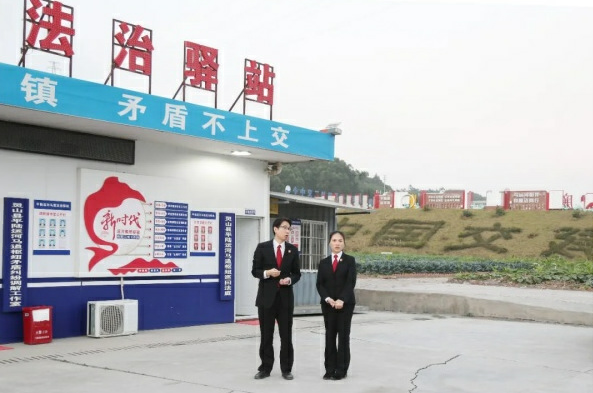 广西人大代表赵丽娟:手握民意话筒,心惦司法天平 广西人大代表赵丽娟:手握民意话筒,心惦司法天平