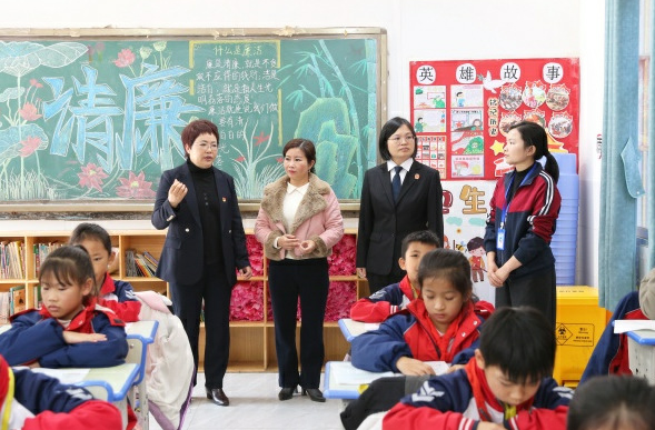 广西人大代表陈丽云:木棉映边关 监督促公正 广西人大代表陈丽云:木棉映边关 监督促公正