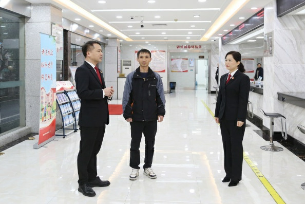 广西人大代表周颖峰:扎根车间的“创新工匠” 心系发展的“履职先锋” 广西人大代表周颖峰:扎根车间的“创新工匠” 心系发展的“履职先锋”