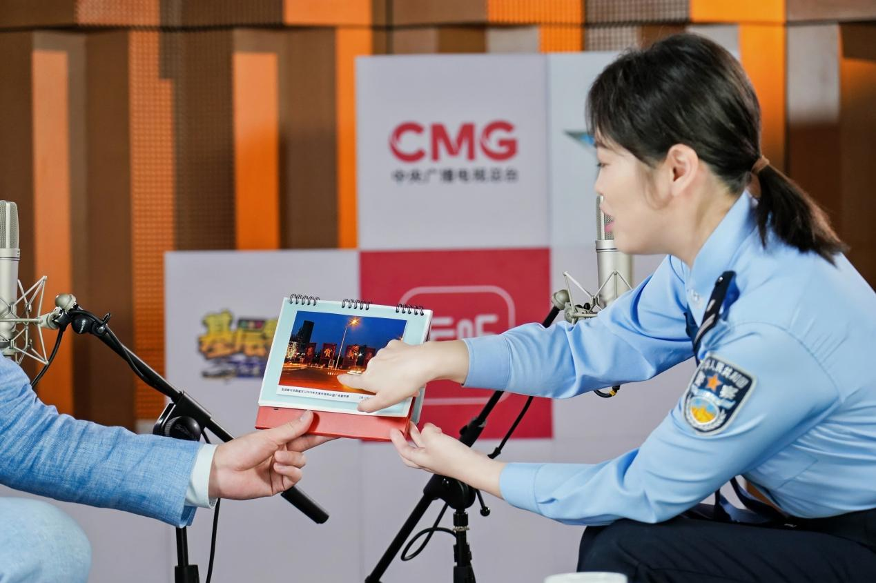 基层警事:扎根路口十二载 津门女警护畅安