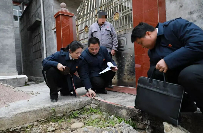 “让他三尺”融法理 “松枫”拂面化民忧