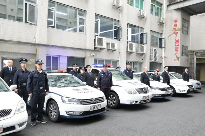 多年僵局破冰!法院强制拆除障碍 打通小区 “堵心路” 多年僵局破冰!法院强制拆除障碍 打通小区 “堵心路”