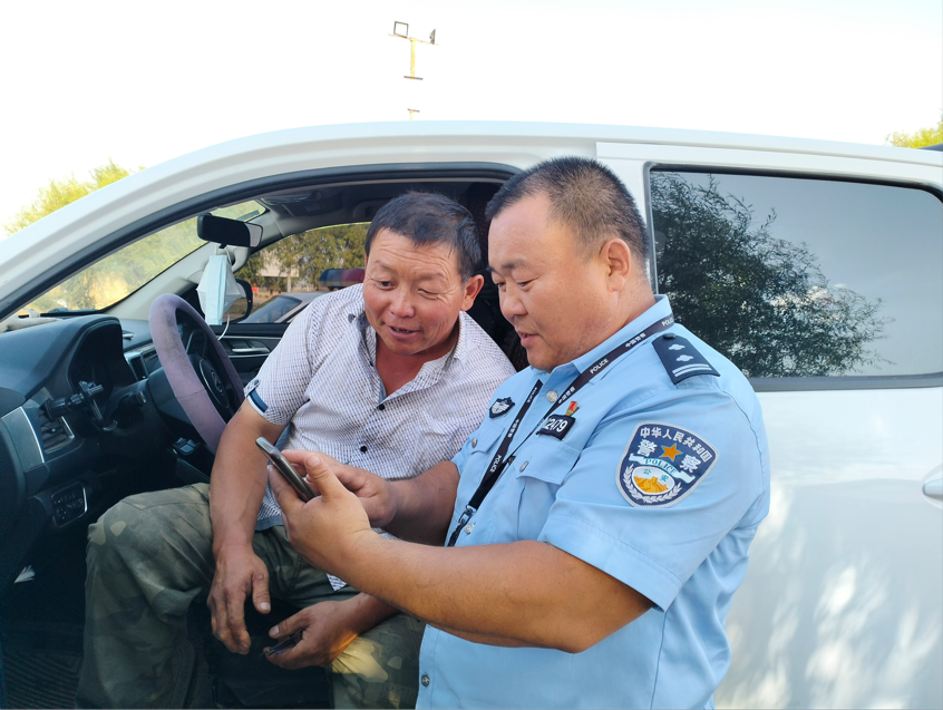 内蒙古自治区鄂尔多斯鄂托克旗：民警老云的“三件套”