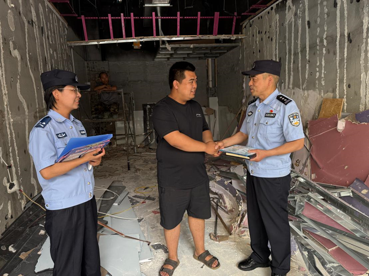 河南安阳民警有妙招！“三必工作法”护商圈平安