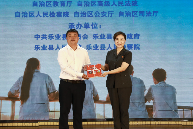 广西650万名中小学生同看“开学法治第一课”